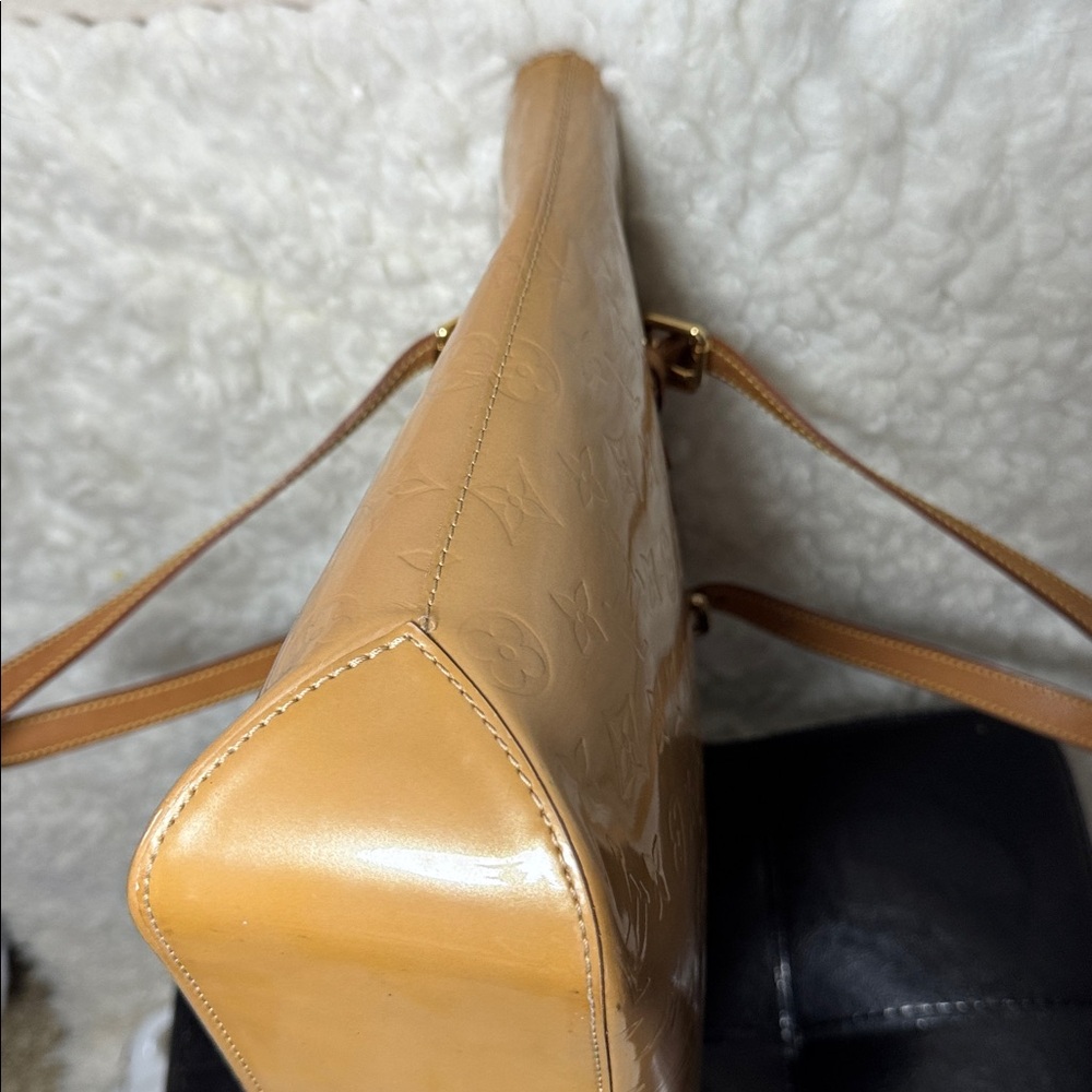 Louis Vuitton Tan Patent Leather Tote. Like new with the COA - Picture 10 of 13
